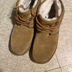 Womens brown low ugg boots.